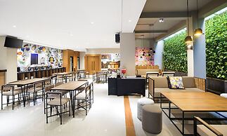 Yellow Star Ambarukmo Hotel