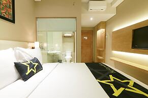 Yellow Star Hotel Gejayan