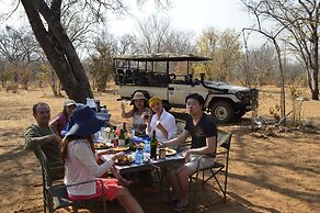 Xakanaka Mobile Camp