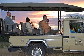 Xakanaka Mobile Camp