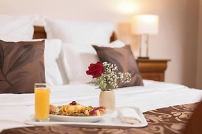 Hotel Athos Rmt
