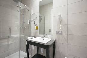 Legazpi Doce Rooms & Suites