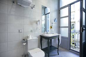 Legazpi Doce Rooms & Suites