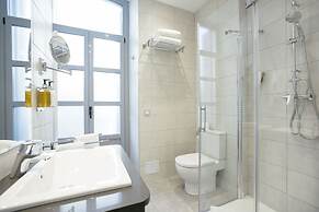 Legazpi Doce Rooms & Suites