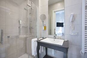 Legazpi Doce Rooms & Suites