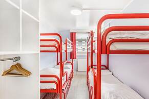 Astor Victoria Hostel - Adults Only