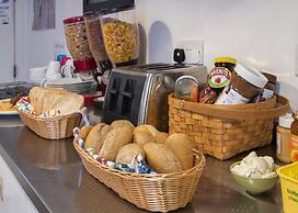 Astor Victoria Hostel - Adults Only