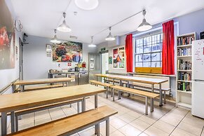 Astor Victoria Hostel - Adults Only