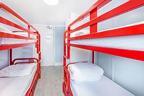 Astor Victoria Hostel - Adults Only