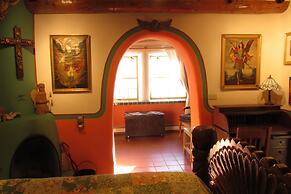 La Doña Luz Inn