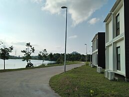 Lakeview Terrace Resort Pengerang