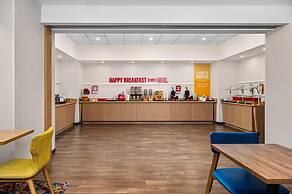 Hampton Inn Chicago North-Loyola Station