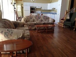 Warbler's Roost Country Inn B&B