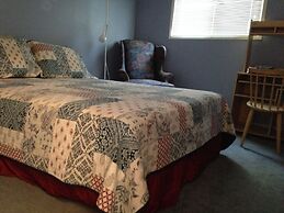 Warbler's Roost Country Inn B&B