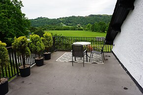 Lake View Country House