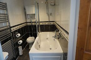 Lake View Country House