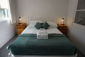 Lake View Country House