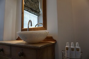 Lake View Country House