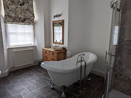 Lake View Country House