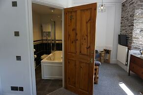 Lake View Country House