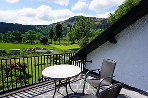 Lake View Country House