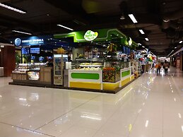 Sunset Seaview Vacation Condos City Centre @ IMAGO Shopping Mall