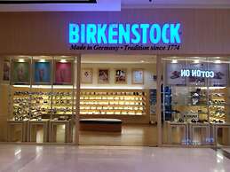 Sunset Seaview Vacation Condos City Centre @ IMAGO Shopping Mall