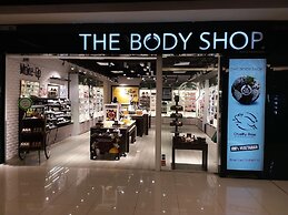 Sunset Seaview Vacation Condos City Centre @ IMAGO Shopping Mall