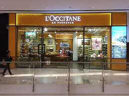 Sunset Seaview Vacation Condos City Centre @ IMAGO Shopping Mall