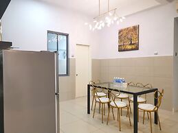 Sunset Seaview Vacation Condos City Centre @ IMAGO Shopping Mall