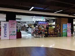 Sunset Seaview Vacation Condos City Centre @ IMAGO Shopping Mall