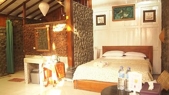 The Riverside Javanese Cottages