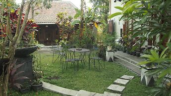 The Riverside Javanese Cottages