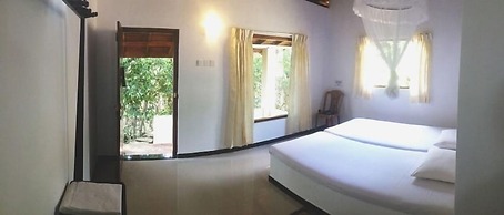 Shiny Lakeside Resort