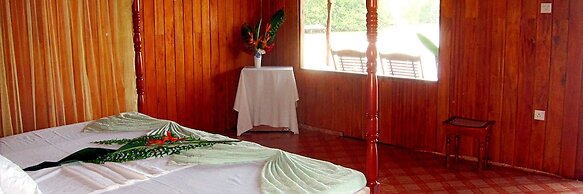 Shiny Lakeside Resort