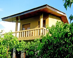 Shiny Lakeside Resort