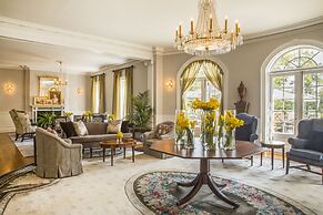 Williamsburg Inn, an official Colonial Williamsburg Hotel