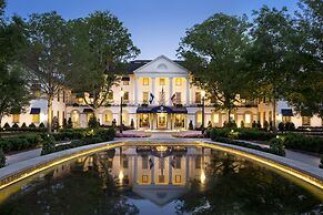 Williamsburg Inn, an official Colonial Williamsburg Hotel