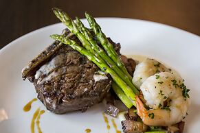 Williamsburg Inn, an official Colonial Williamsburg Hotel