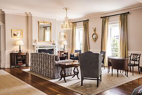 Williamsburg Inn, an official Colonial Williamsburg Hotel