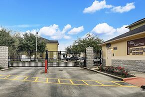 Villa Laverne 3 Bed Room Suite Furnished Condos