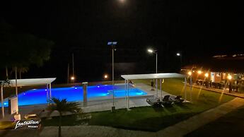 24/7 Lantawan Resort