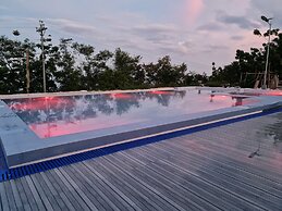 24/7 Lantawan Resort