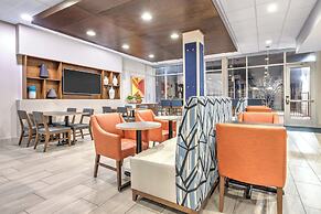 Holiday Inn Express & Suites Moore by IHG