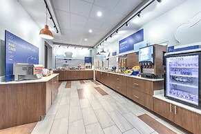 Holiday Inn Express & Suites Moore by IHG