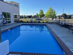 Holiday Inn Express & Suites Moore by IHG