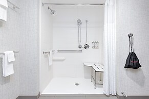 Holiday Inn Express & Suites Moore by IHG