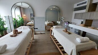 V Grand Hotel, a member of Radisson Individuals