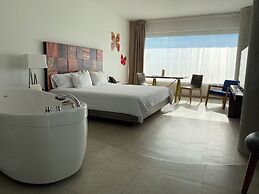 V Grand Hotel, a member of Radisson Individuals