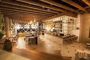 V Grand Hotel, a member of Radisson Individuals